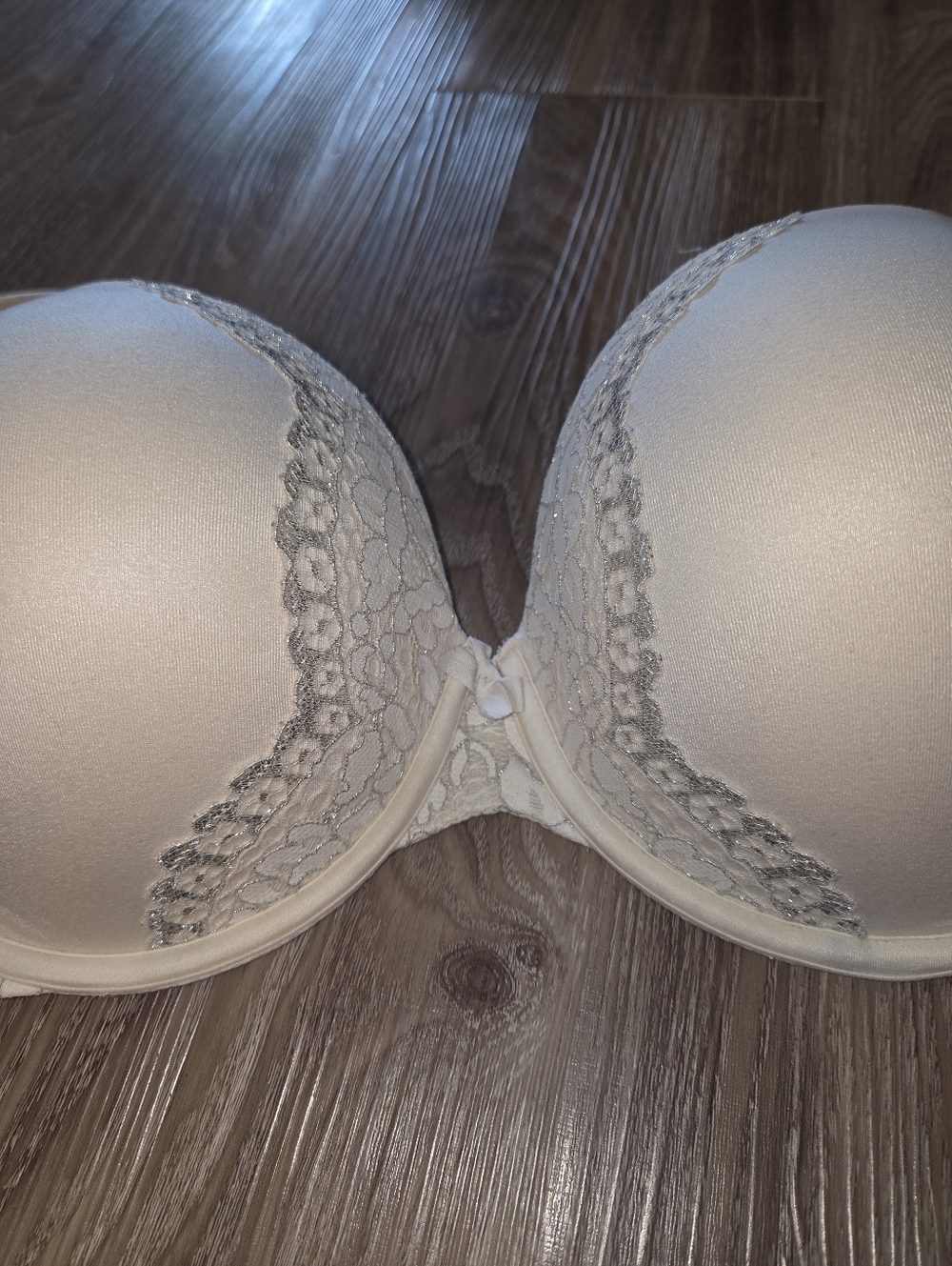 Victoria's Secret Cream Lace-Trim Bra - Picture 2 of 13